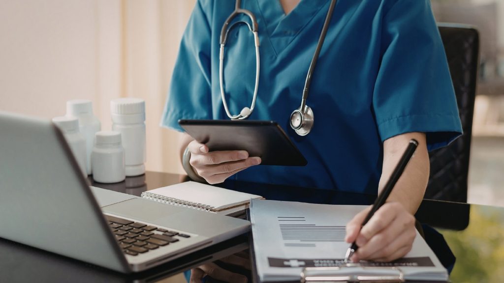 side effects of oxycodone might become more extreme in the case of an overdose